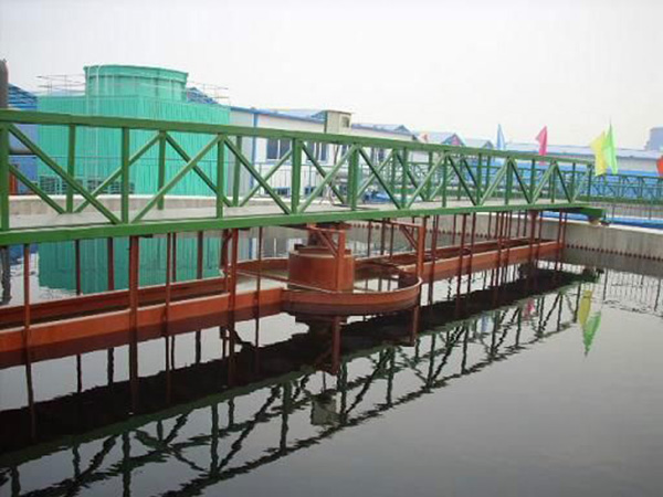 ZBGS型雙臂周邊傳動(dòng)刮吸泥機(jī)